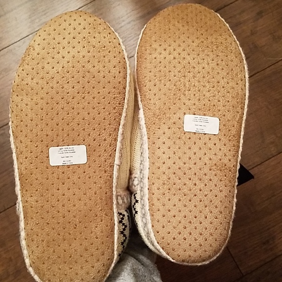 Women's Nordic Tassel Slippers - Picture 7 of 8